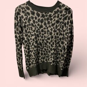 Cute Isaac Mizrahi New York gray leopard print flowy cozy sweater chunky city